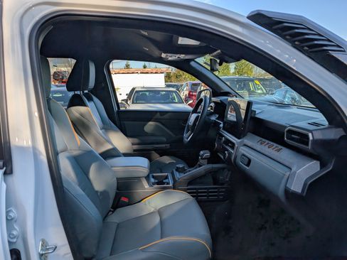 Used 2025 Toyota 4Runner Trailhunter image 11