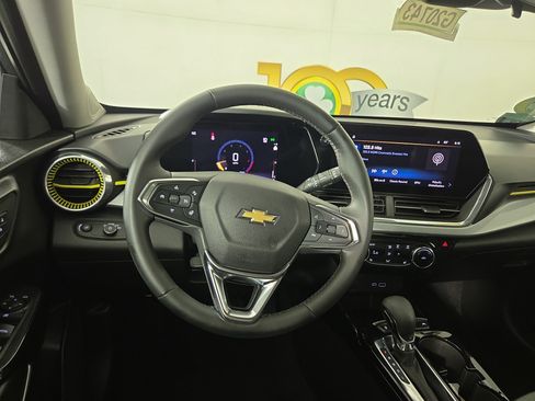Used 2024 Chevrolet Trax LT w/ LT Convenience Package FWD image 14