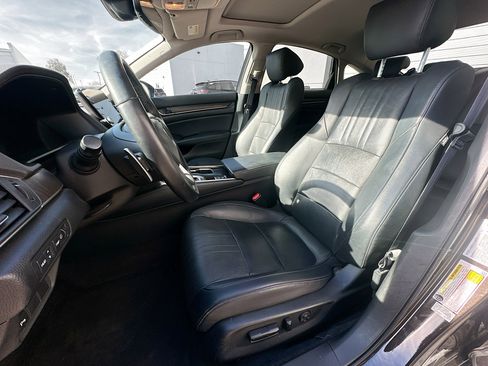 Used 2018 Honda Accord Touring image 13