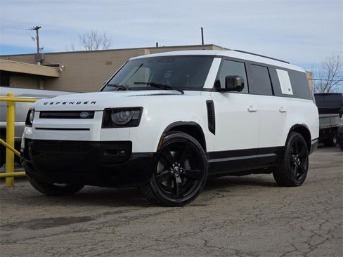 Used 2024 Land Rover Defender 130 X-Dynamic SE image 2