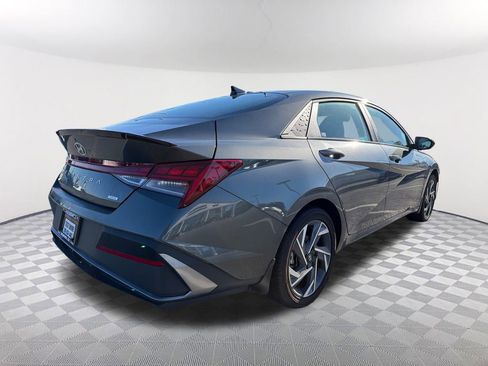Used 2025 Hyundai Elantra SEL w/ Cargo Package FWD image 5