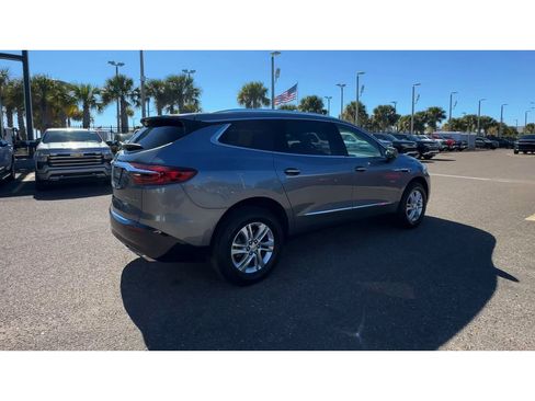 Used 2019 Buick Enclave Essence image 2