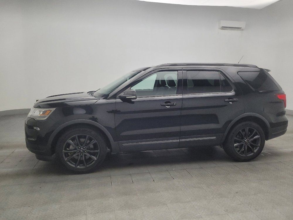 Used 2018 Ford Explorer XLT w/ Equipment Group 202A FWD image 2