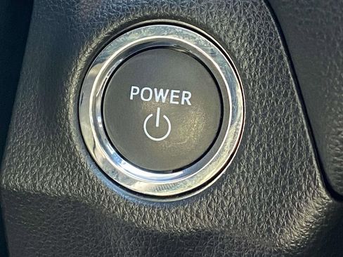 Used 2025 Toyota RAV4 SE image 28