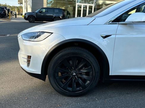 Used 2017 Tesla Model X 75D image 10