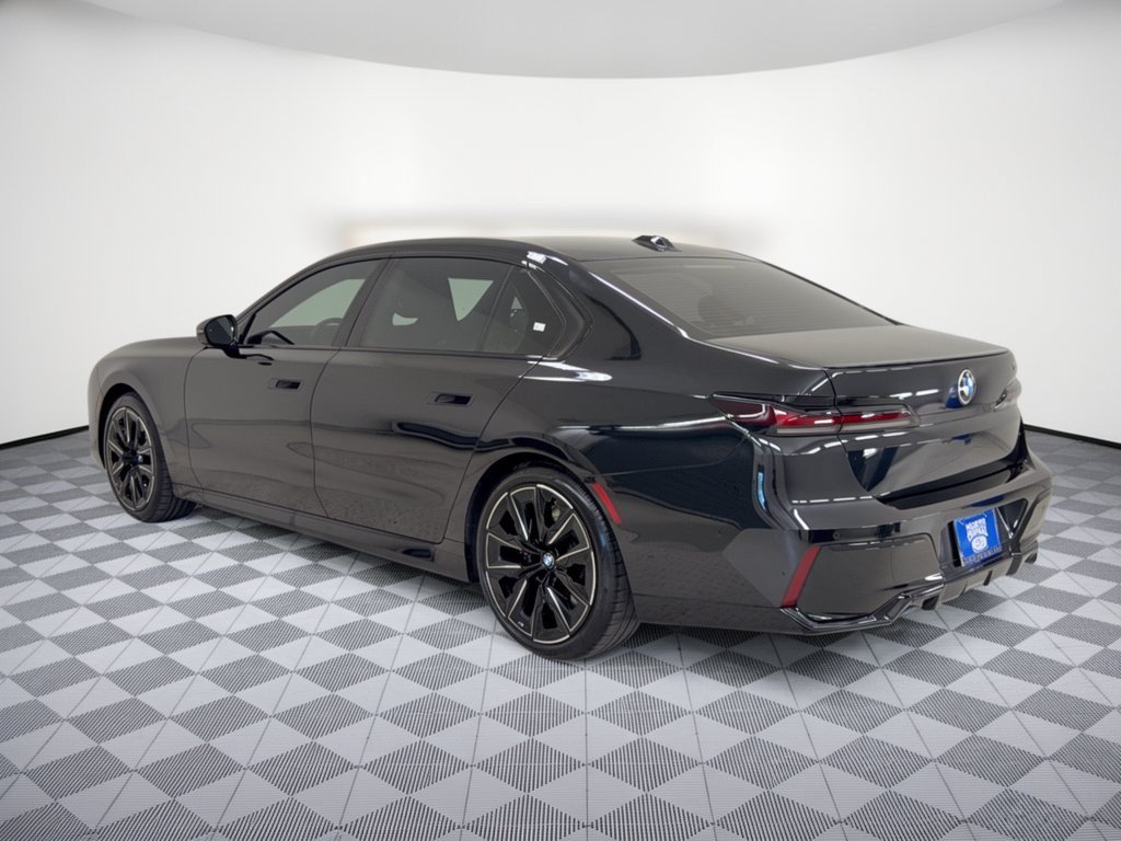 Used 2025 BMW 740i w/ Premium Package RWD image 3