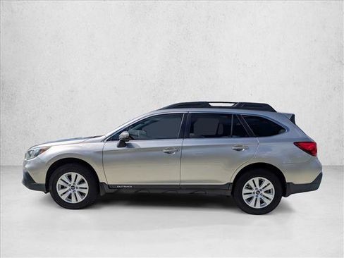 Used 2018 Subaru Outback 2.5i Premium image 10