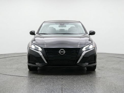Used 2025 Nissan Altima 2.5 SV FWD image 2
