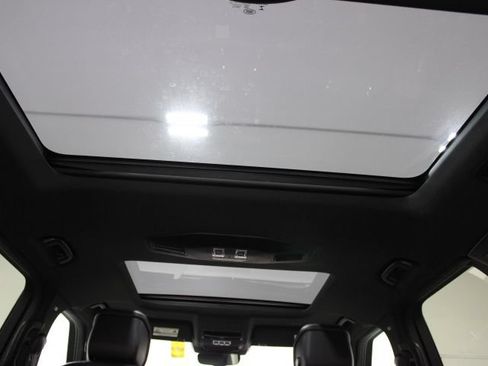 Used 2021 Land Rover Discovery S R-Dynamic AWD/4WD image 3