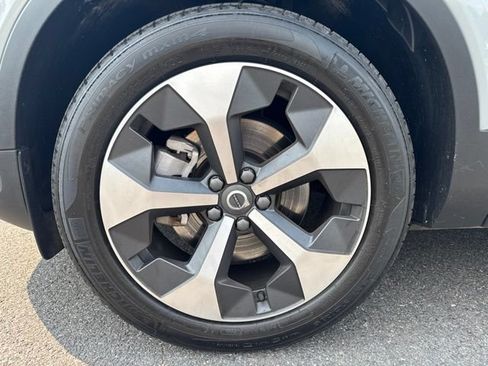 Certified 2025 Volvo XC40 B5 Plus AWD/4WD image 9