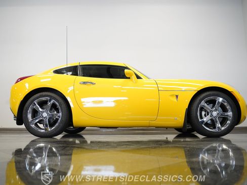 Used 2009 Pontiac Solstice Coupe w/ Premium Package image 16