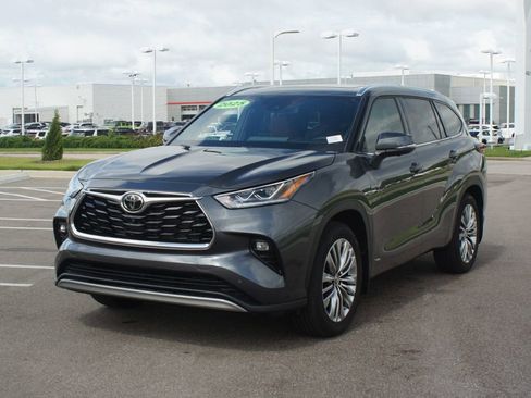 Used 2025 Toyota Highlander Platinum AWD/4WD image 27