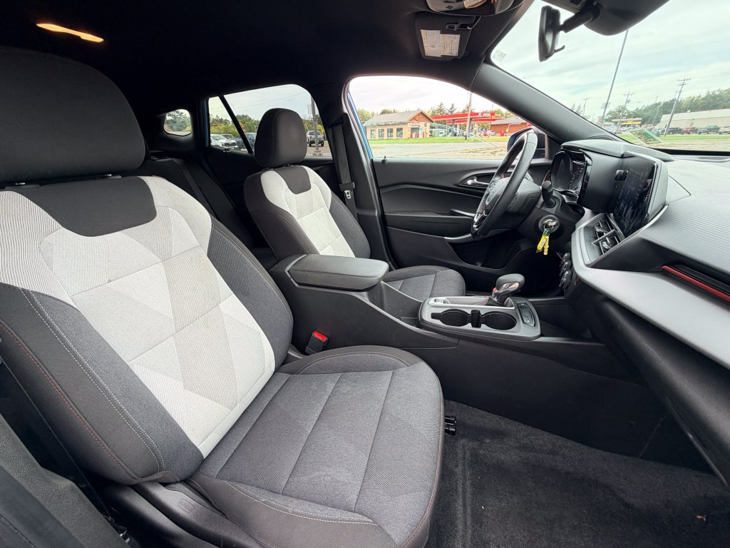 Used 2024 Chevrolet Trax RS w/ Driver Confidence Package FWD image 8