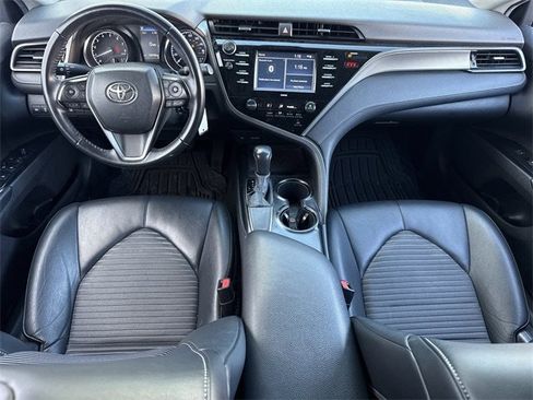 Used 2020 Toyota Camry SE image 10