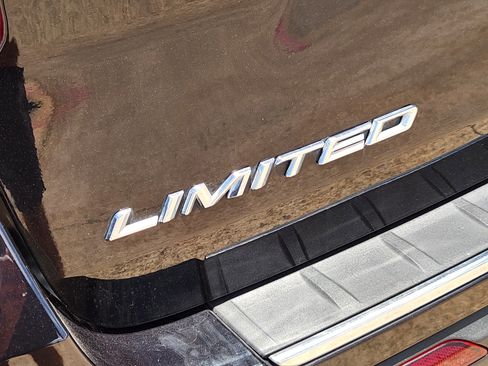 Certified 2022 Ford Explorer Limited w/ Equipment Group 301A RWD image 7