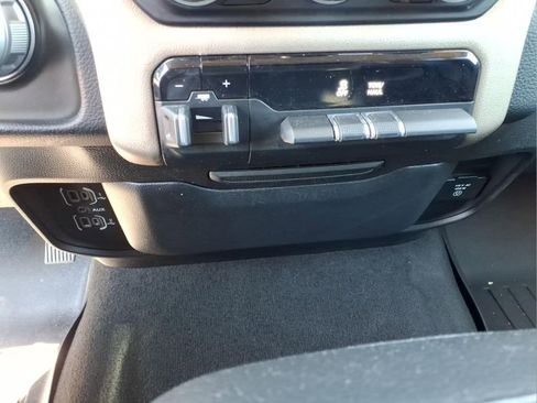 Used 2019 RAM 1500 Laramie AWD/4WD image 13