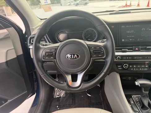 Used 2020 Kia Niro LXS image 14