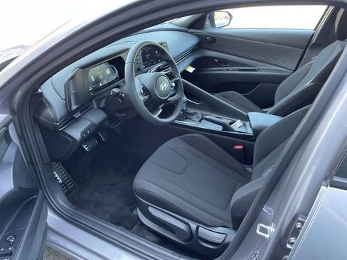 Used 2025 Hyundai Elantra Sport image 12