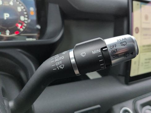 Used 2022 Land Rover Defender 110 SE image 28