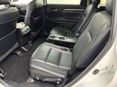 Used 2018 Toyota Highlander Limited Platinum image 29