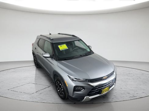 Used 2023 Chevrolet TrailBlazer LT AWD/4WD image 2