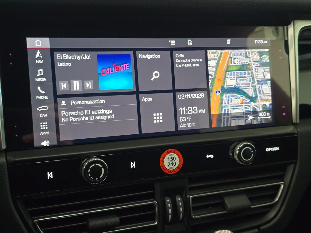 Certified 2025 Porsche Macan AWD/4WD image 16