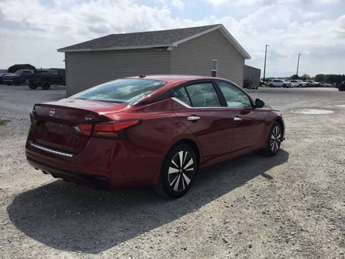 Used 2021 Nissan Altima 2.5 SV FWD image 3