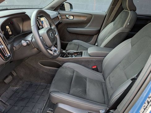 Used 2023 Volvo XC40 Recharge Ultimate image 10