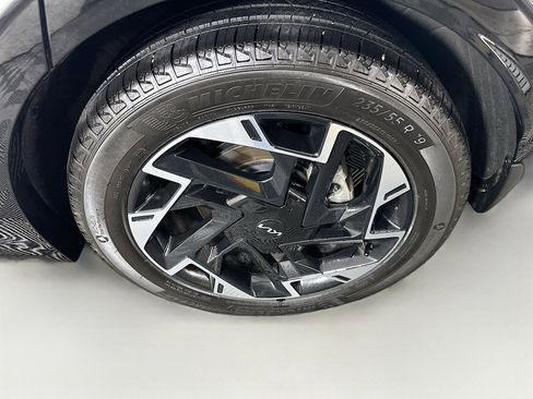 Used 2025 Kia Sportage SX image 11