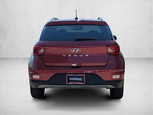 Used 2024 Hyundai Venue SEL FWD image 7