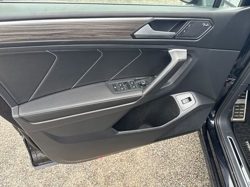 Used 2023 Volkswagen Tiguan SEL R-Line image 11