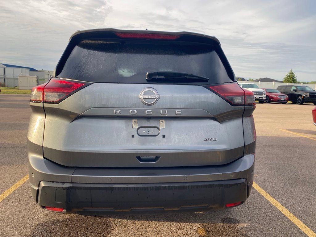 Used 2024 Nissan Rogue S AWD/4WD image 10