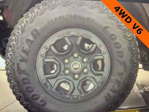 Used 2022 Ford Bronco Wildtrak image 8