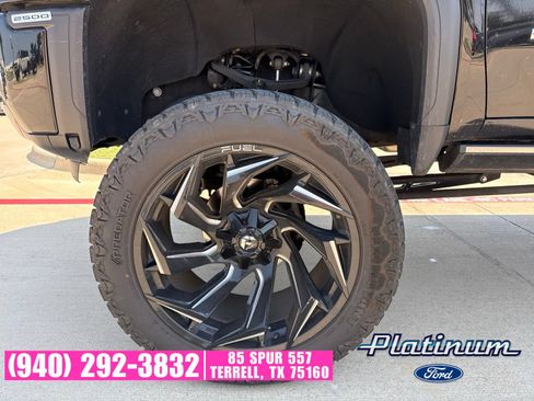 Used 2024 GMC Sierra 2500 Denali Ultimate AWD/4WD image 4