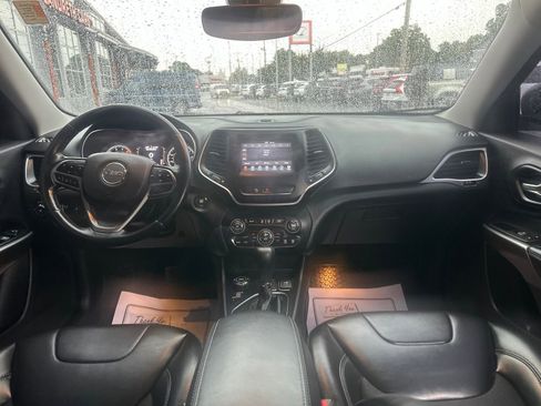 Used 2020 Jeep Cherokee Latitude Plus w/ Cold Weather Group AWD/4WD image 12