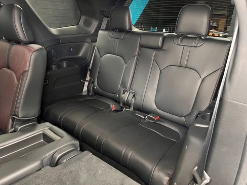 Used 2025 Honda Pilot Black Edition image 22