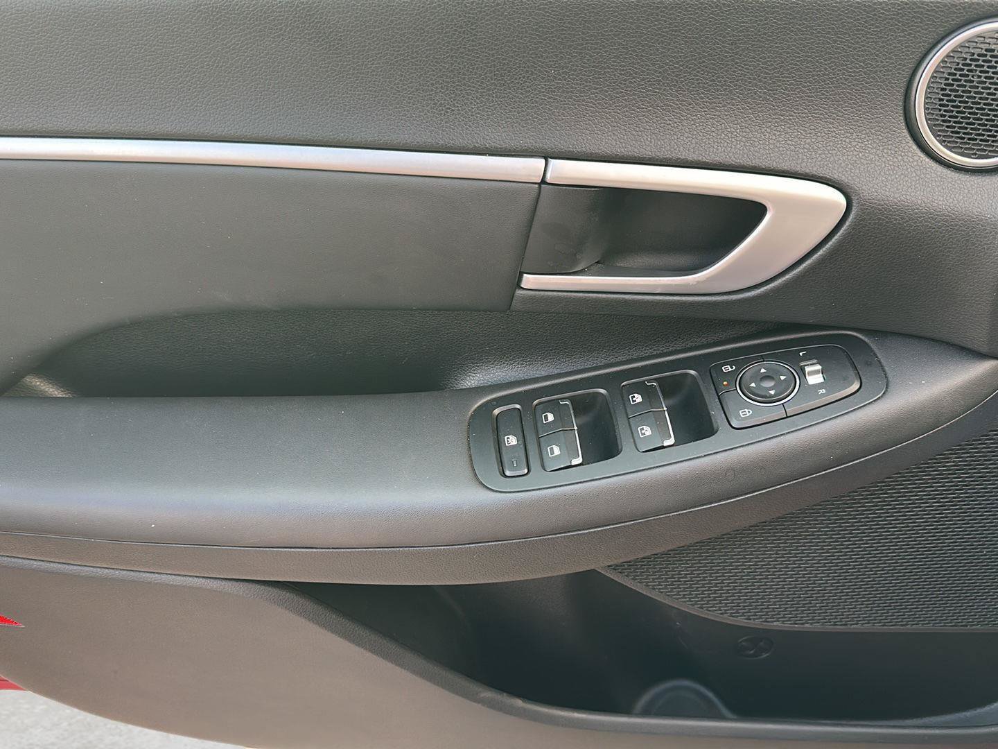 Used 2025 Hyundai Sonata SEL FWD image 4