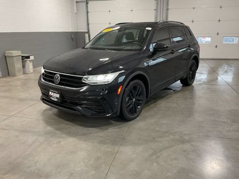 Used 2022 Volkswagen Tiguan SE R-Line AWD/4WD image 3