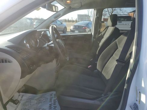 Used 2018 Dodge Grand Caravan SE w/ UConnect Hands-Free Group image 21