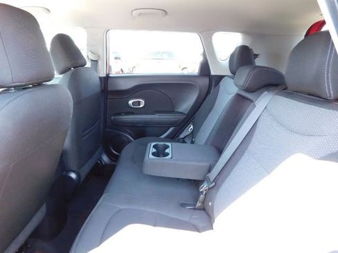 Used 2019 Kia Soul + image 12