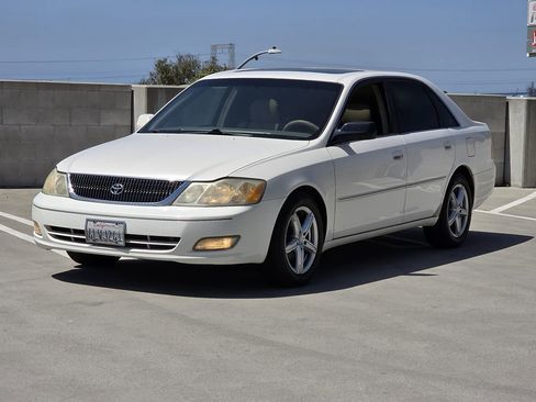 Used 2000 Toyota Avalon XL FWD image 3