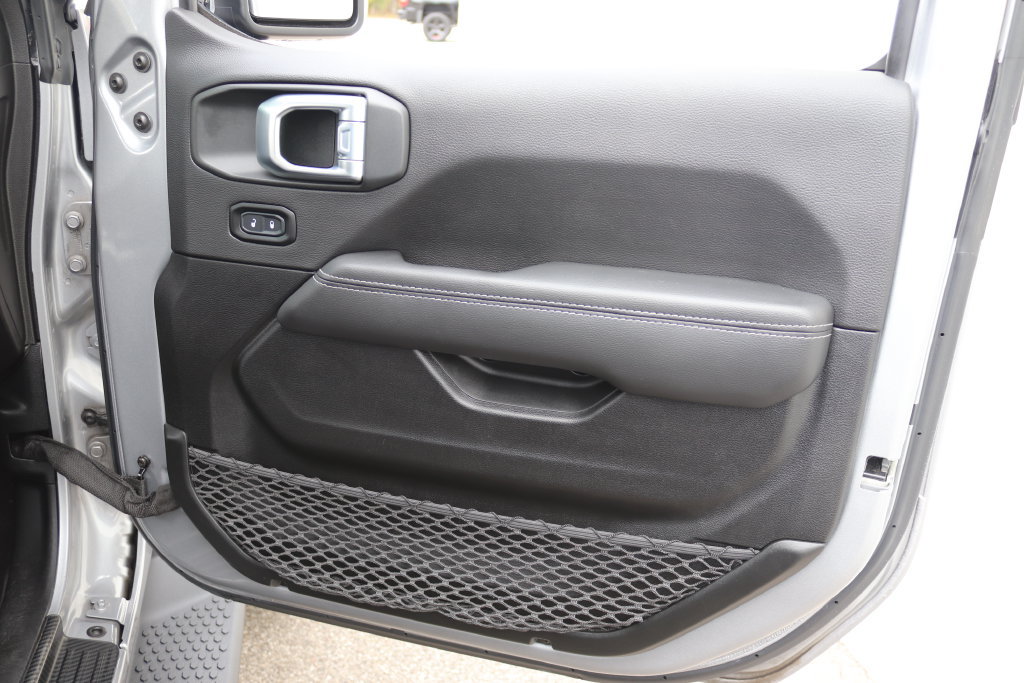 Used 2021 Jeep Wrangler Unlimited Sahara w/ Uconnect 4C Nav & Sound Group AWD/4WD image 25