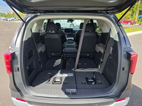 Used 2026 Kia Carnival FWD image 12