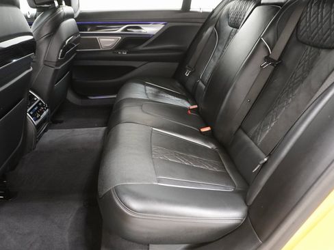 Used 2021 BMW 750i xDrive w/ Executive Package image 17