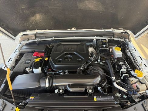 Used 2025 Jeep Wrangler Unlimited Sport AWD/4WD image 32