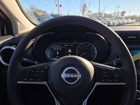 Used 2025 Nissan Versa SR w/ Trunk Package image 31