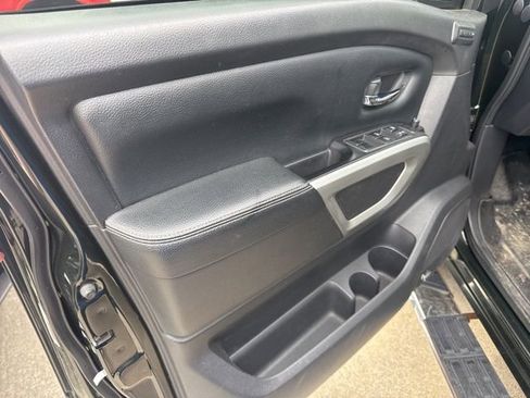Used 2019 Nissan Titan PRO-4X w/ Pro-4x Convenience Package image 20
