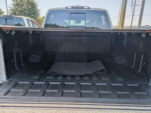 Used 2022 Nissan Titan SV RWD image 32
