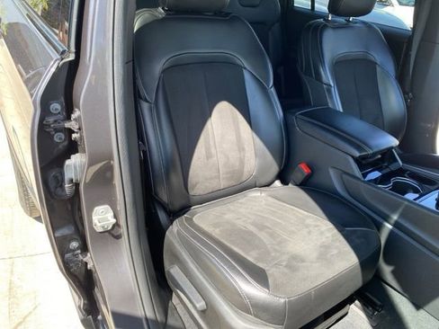 Used 2023 Jeep Grand Cherokee L Laredo AWD/4WD image 37
