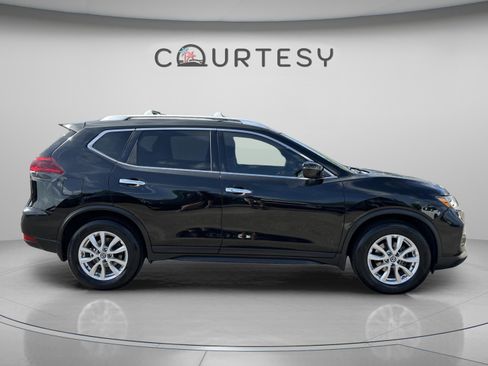 Used 2020 Nissan Rogue SV image 6